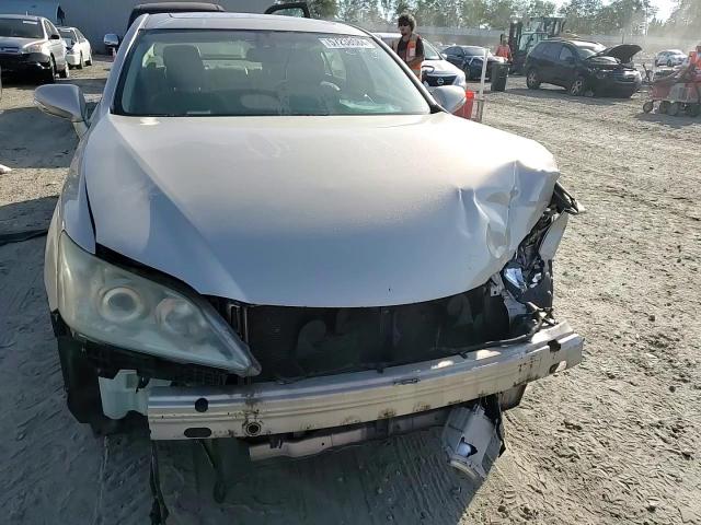 2010 Lexus ES - Image 11