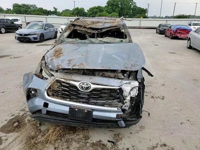 5TDGZRAH4MS069046 2021 Toyota Highlander Xle