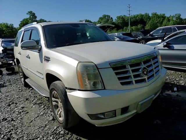 2007 Cadillac Escalade Luxury VIN: 1GYFK63877R215724 Lot: 69102064