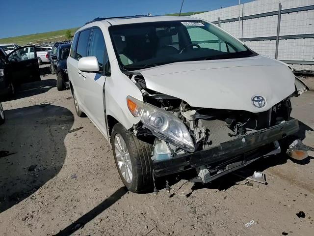 5TDDK3DC3BS008885 2011 Toyota Sienna Xle