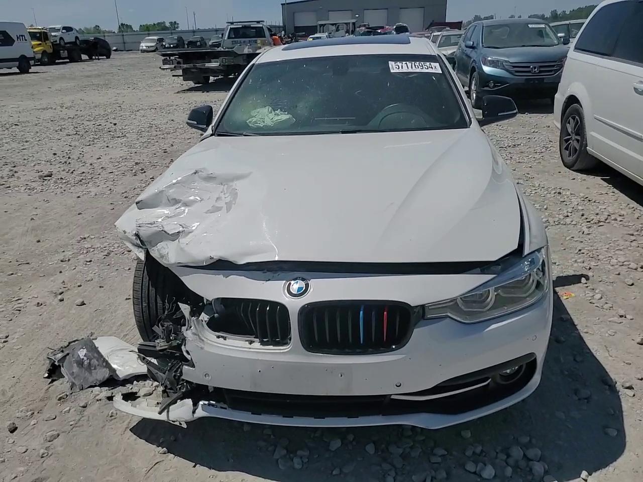 Фото: WBA8D9C33HA003852