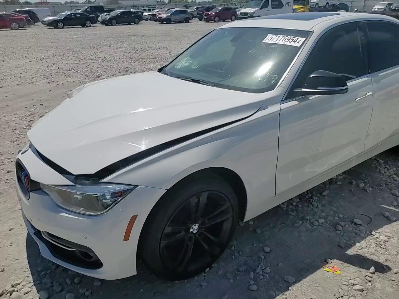 Фото: WBA8D9C33HA003852