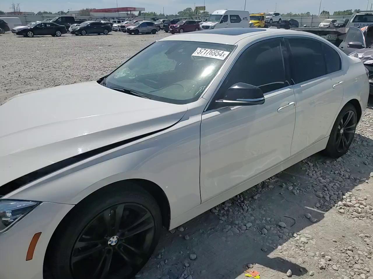 Фото: WBA8D9C33HA003852