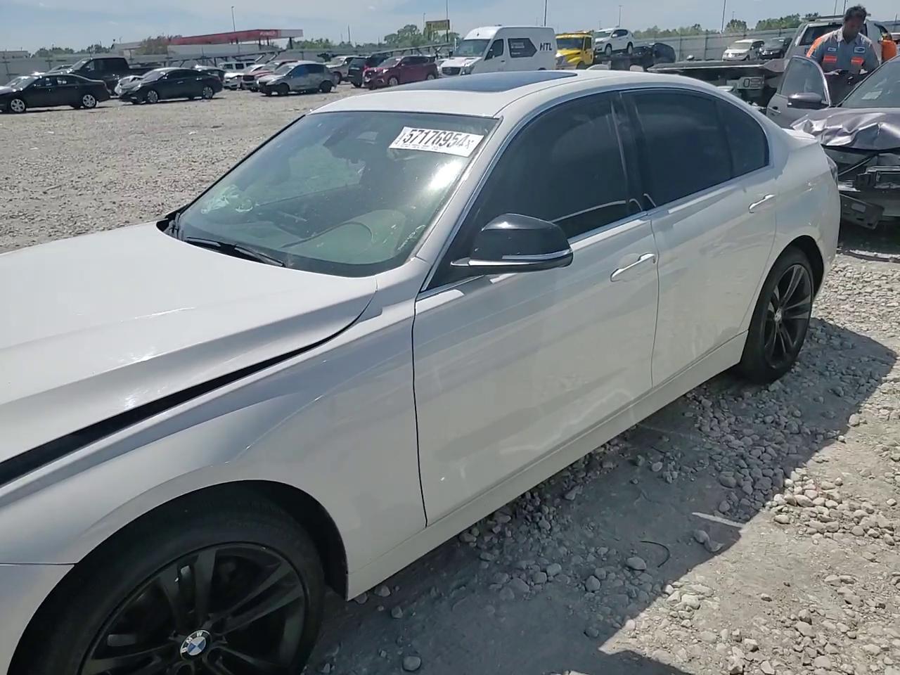 Фото: WBA8D9C33HA003852