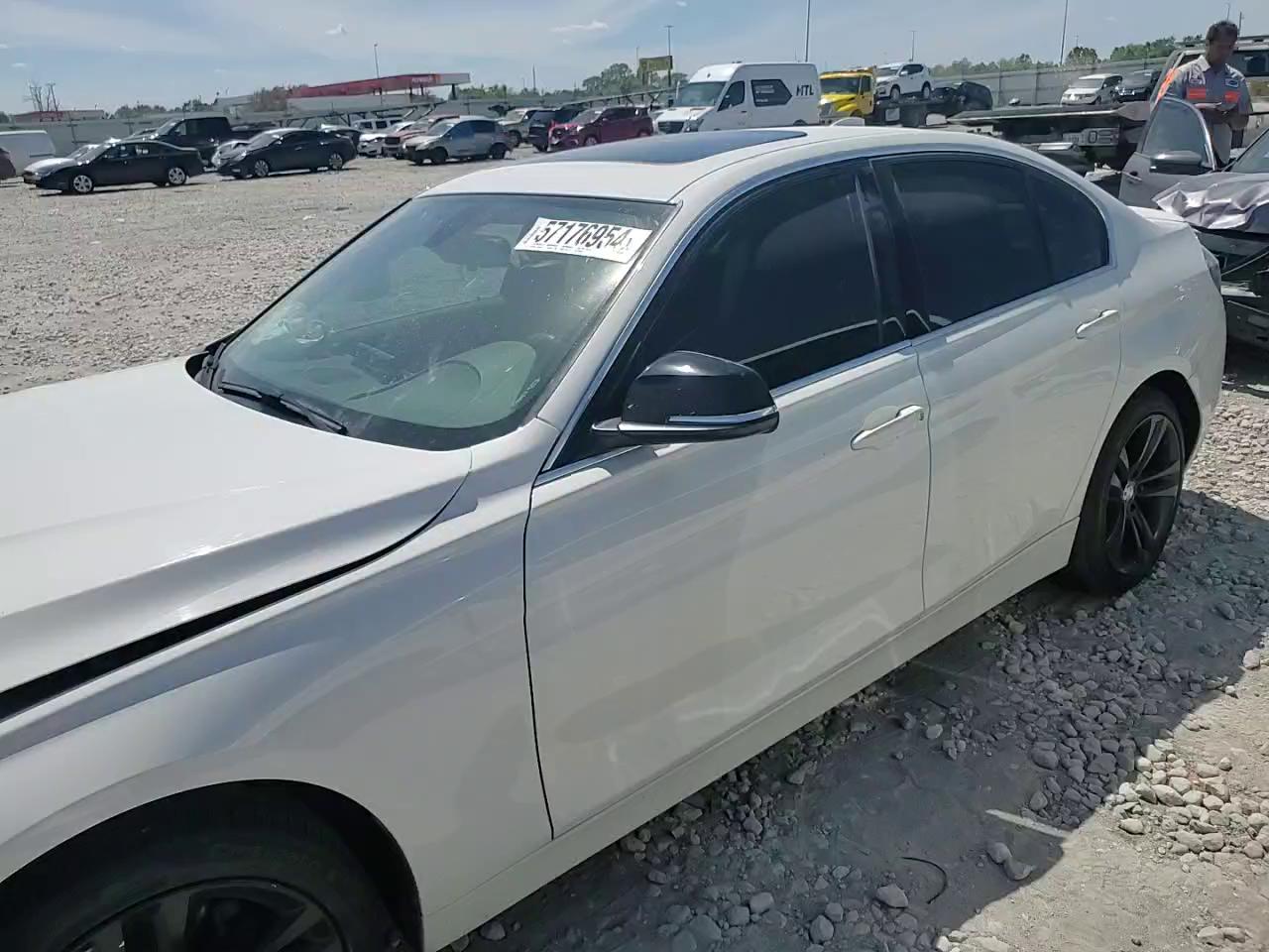 Фото: WBA8D9C33HA003852