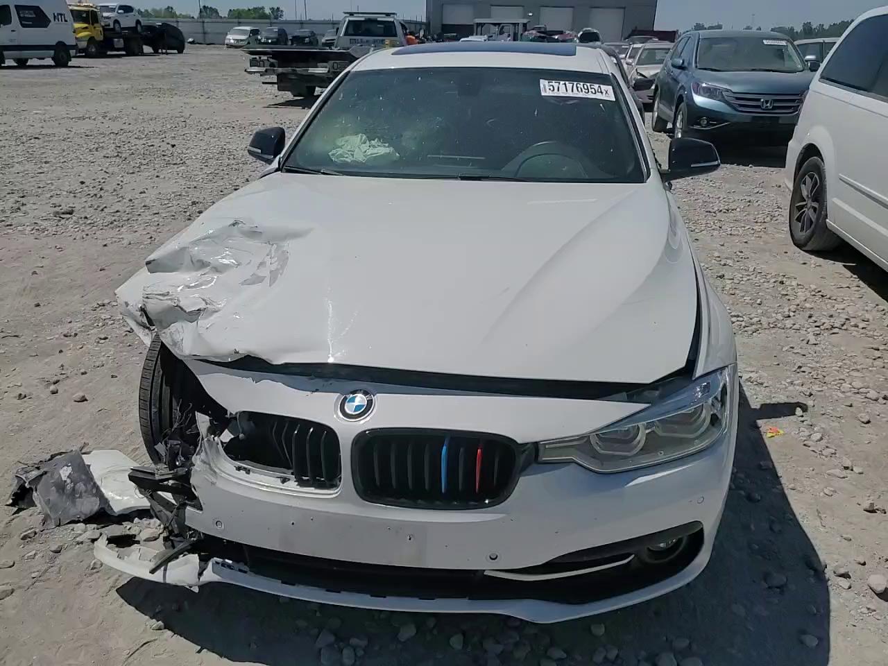 Фото: WBA8D9C33HA003852