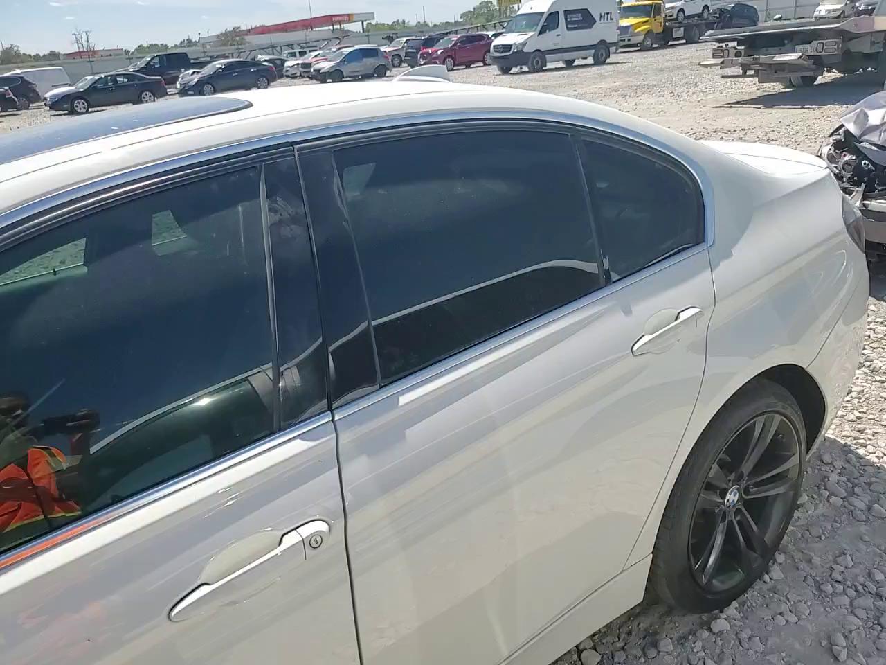 Фото: WBA8D9C33HA003852