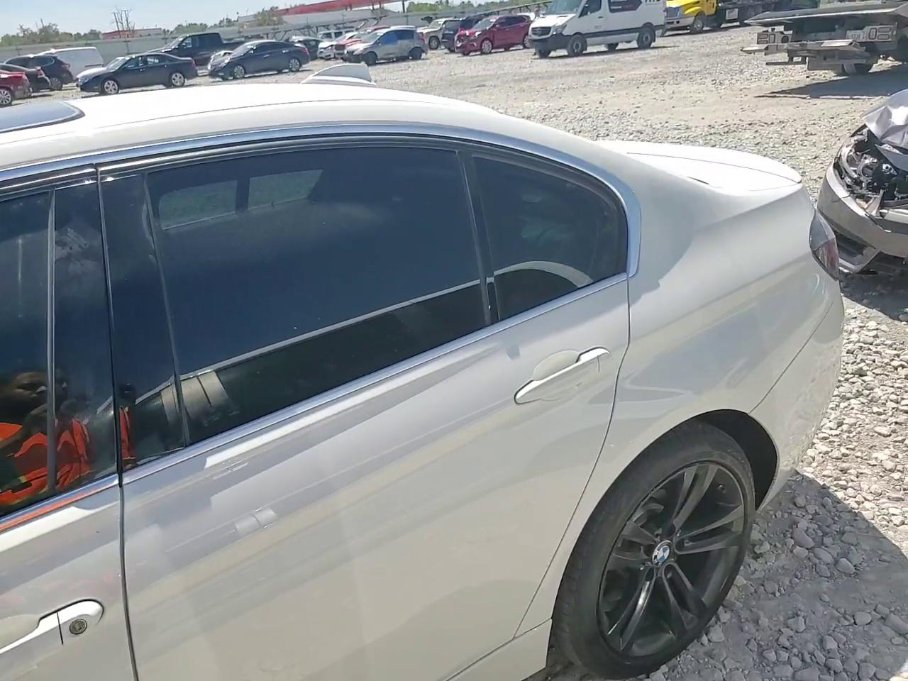 Фото: WBA8D9C33HA003852