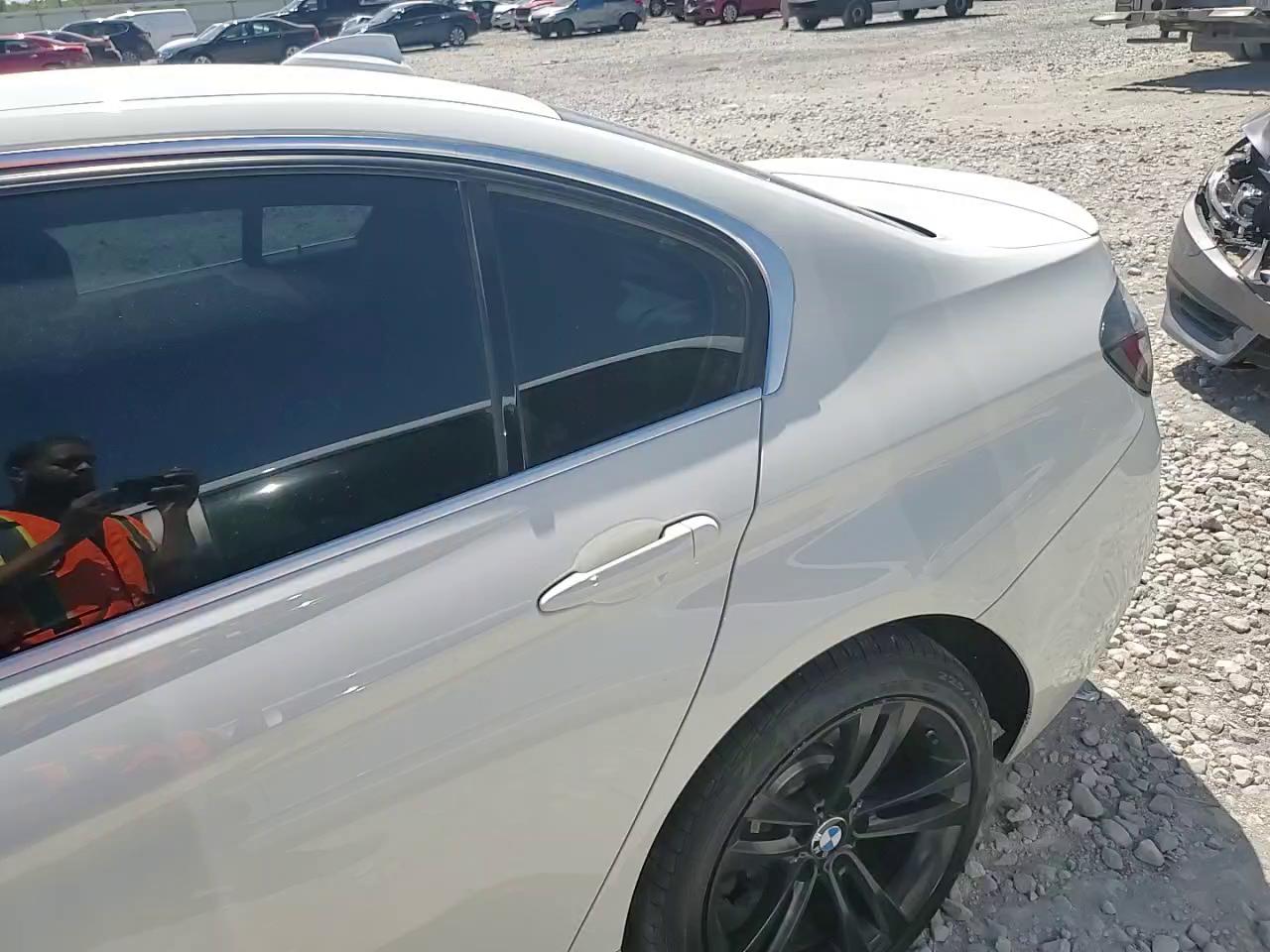 Фото: WBA8D9C33HA003852