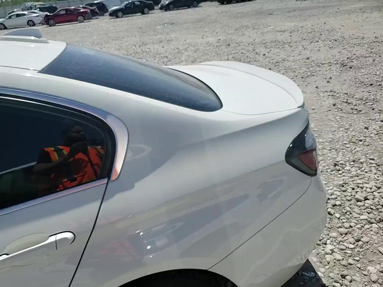 Фото: WBA8D9C33HA003852