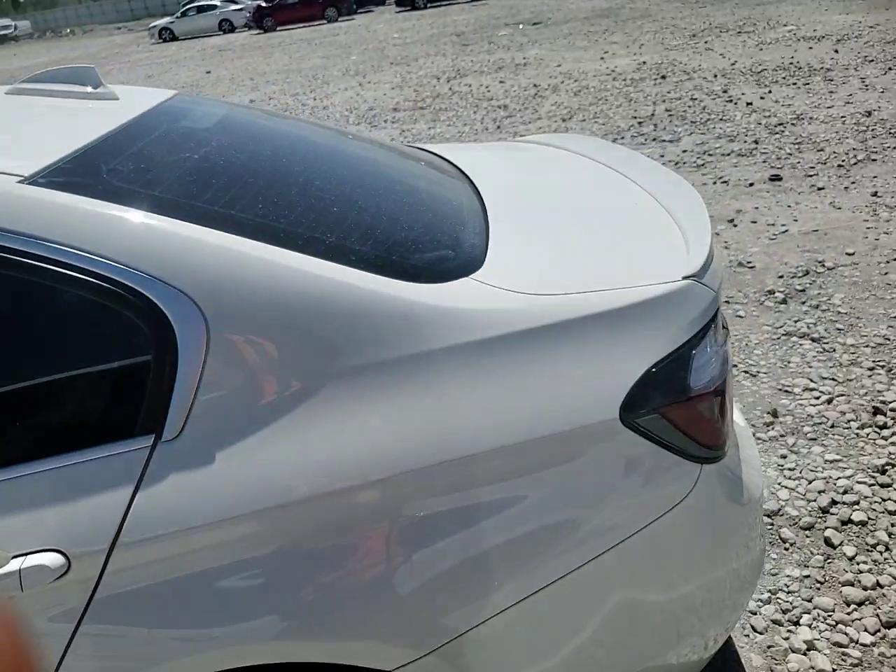 Фото: WBA8D9C33HA003852