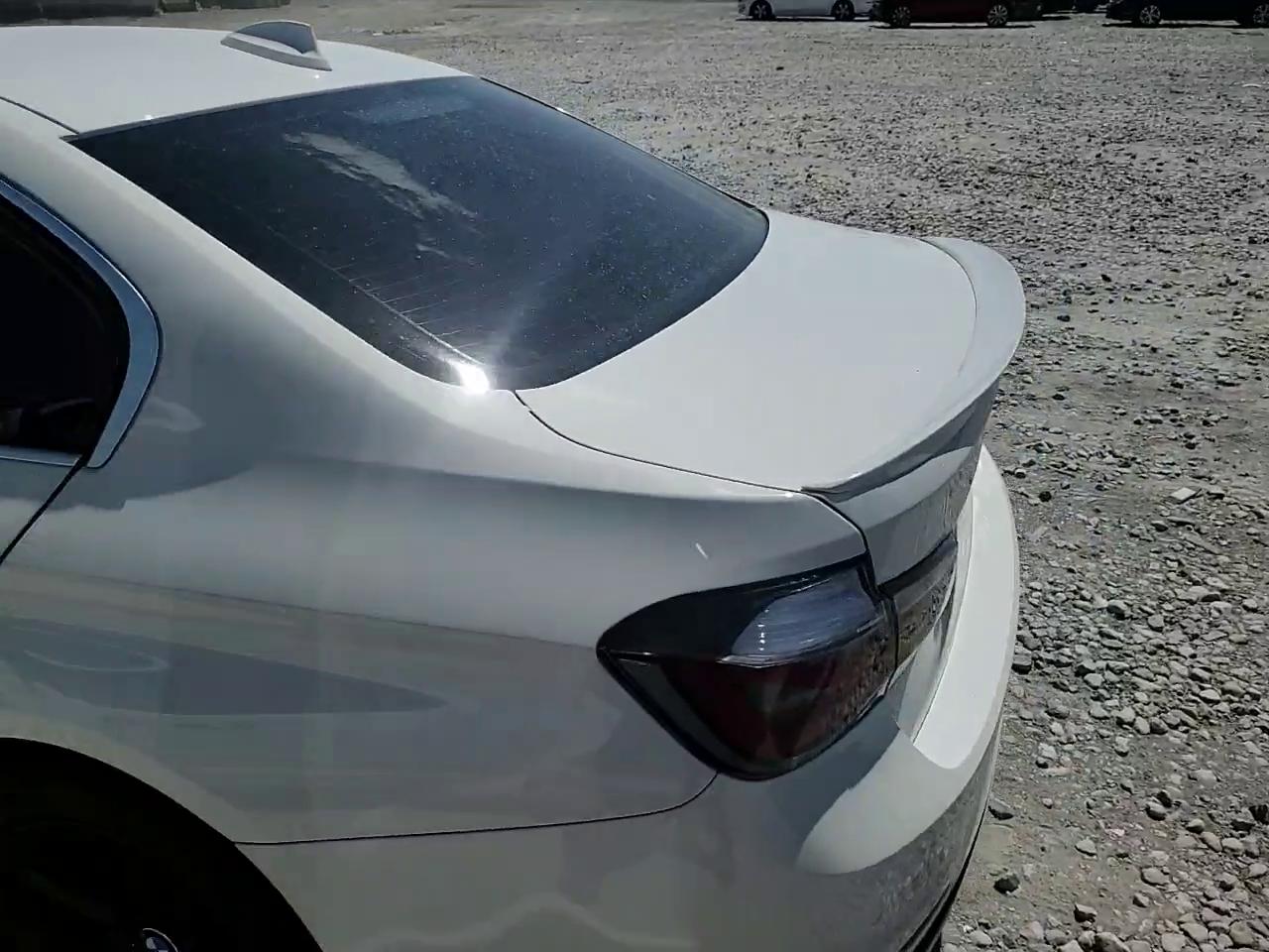 Фото: WBA8D9C33HA003852