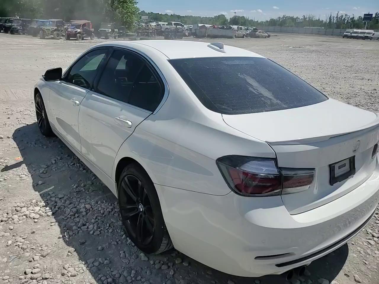 Фото: WBA8D9C33HA003852