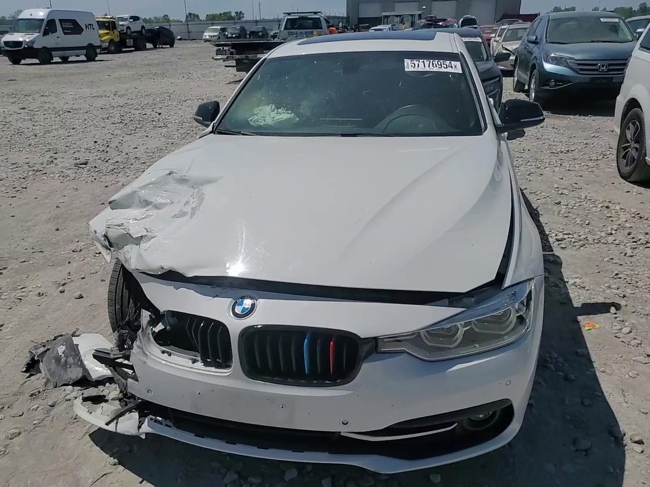 Фото: WBA8D9C33HA003852