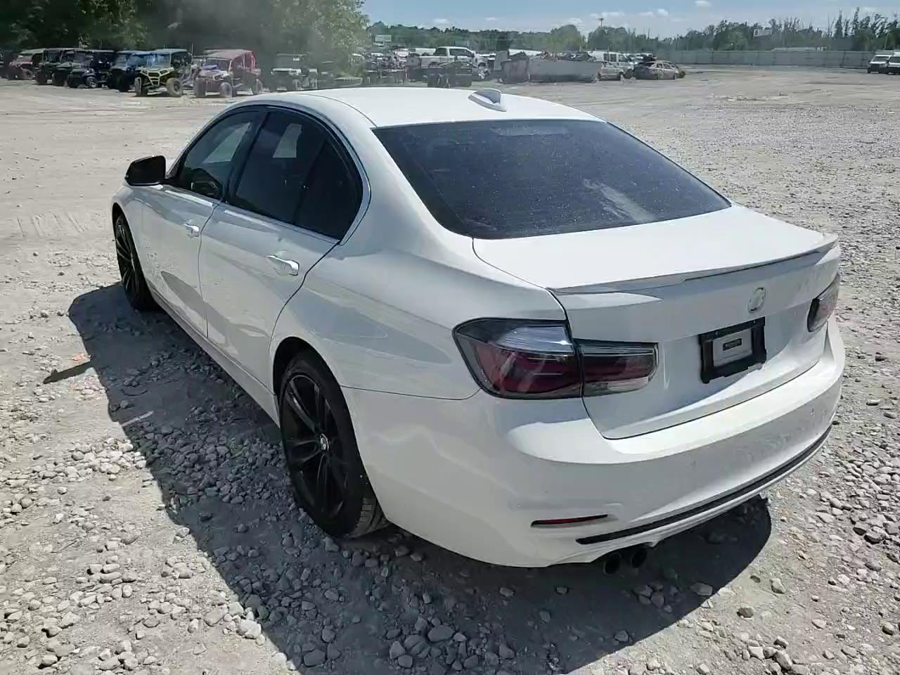 Фото: WBA8D9C33HA003852