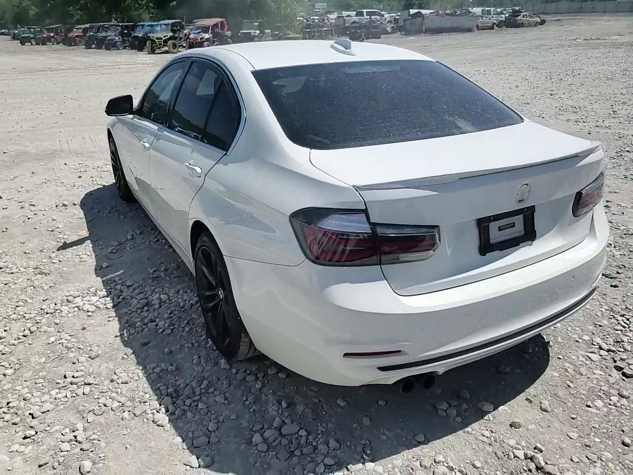 Фото: WBA8D9C33HA003852