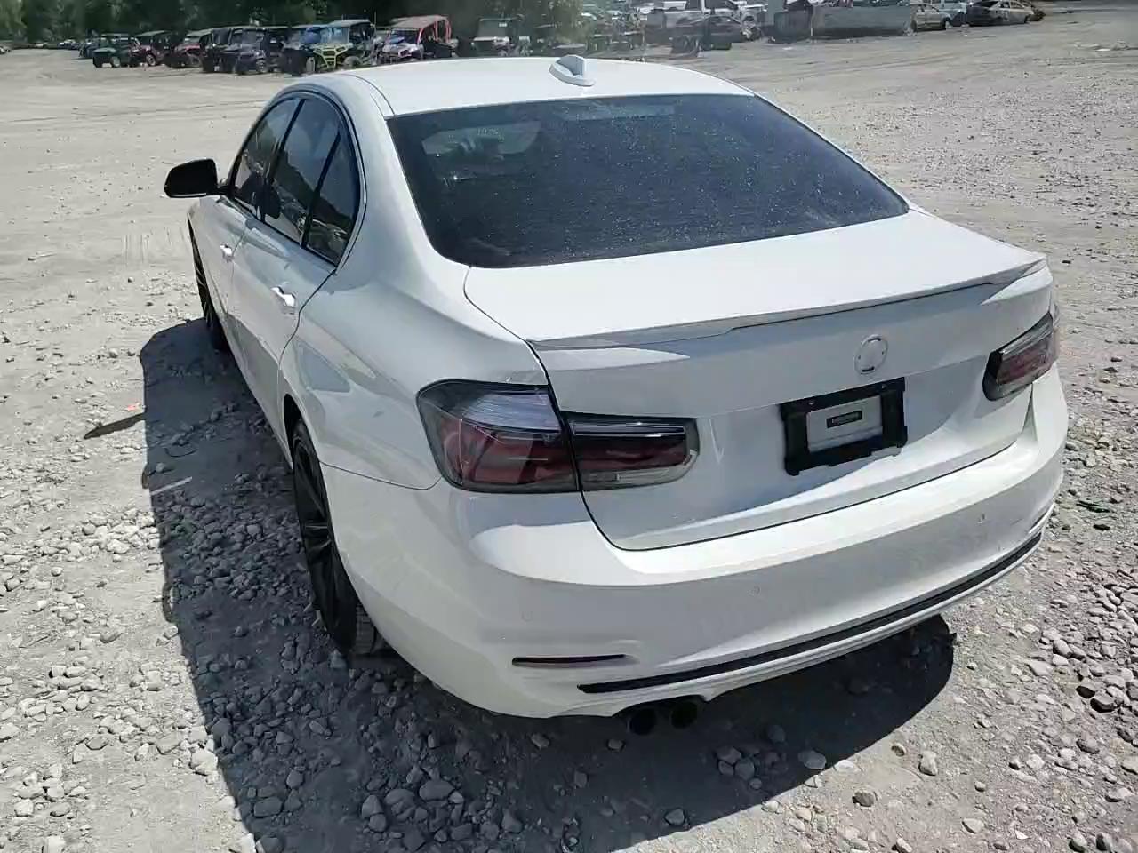 Фото: WBA8D9C33HA003852