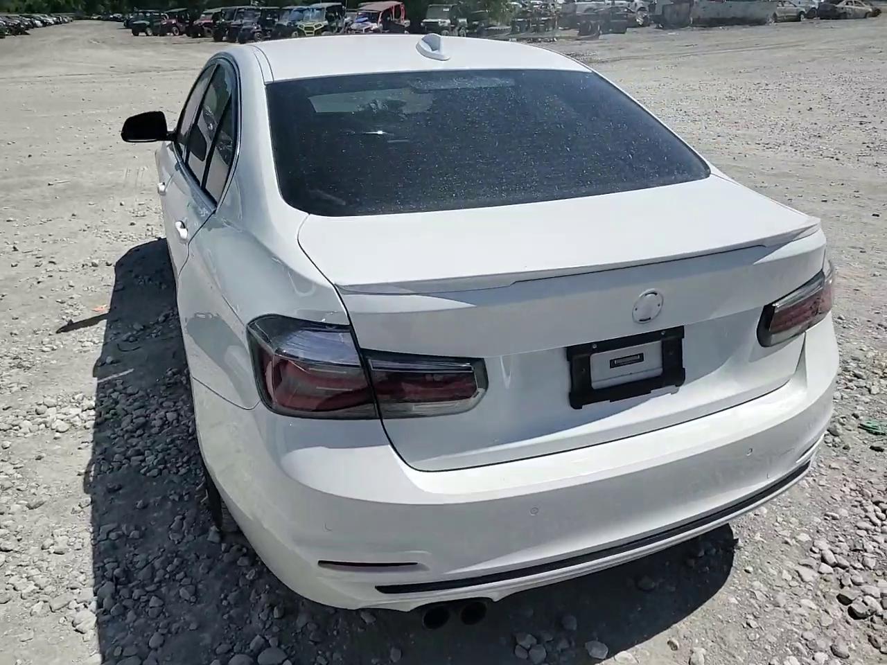 Фото: WBA8D9C33HA003852