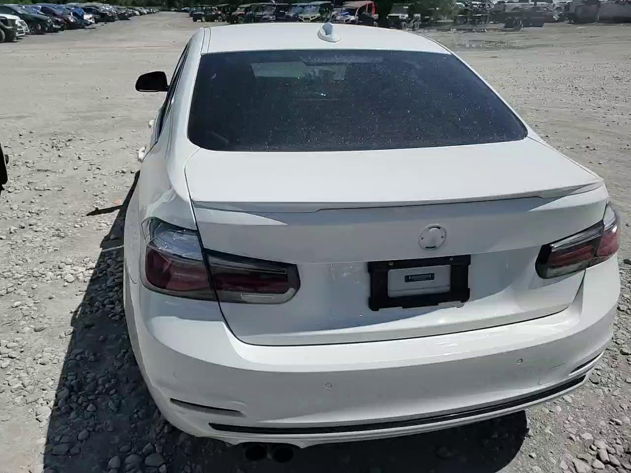 Фото: WBA8D9C33HA003852