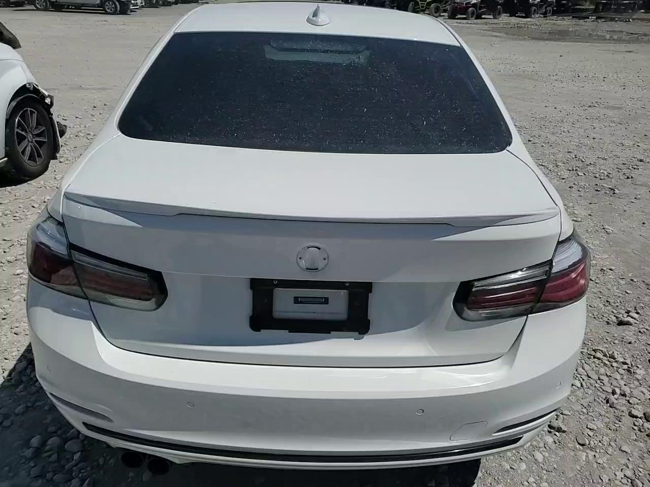 Фото: WBA8D9C33HA003852