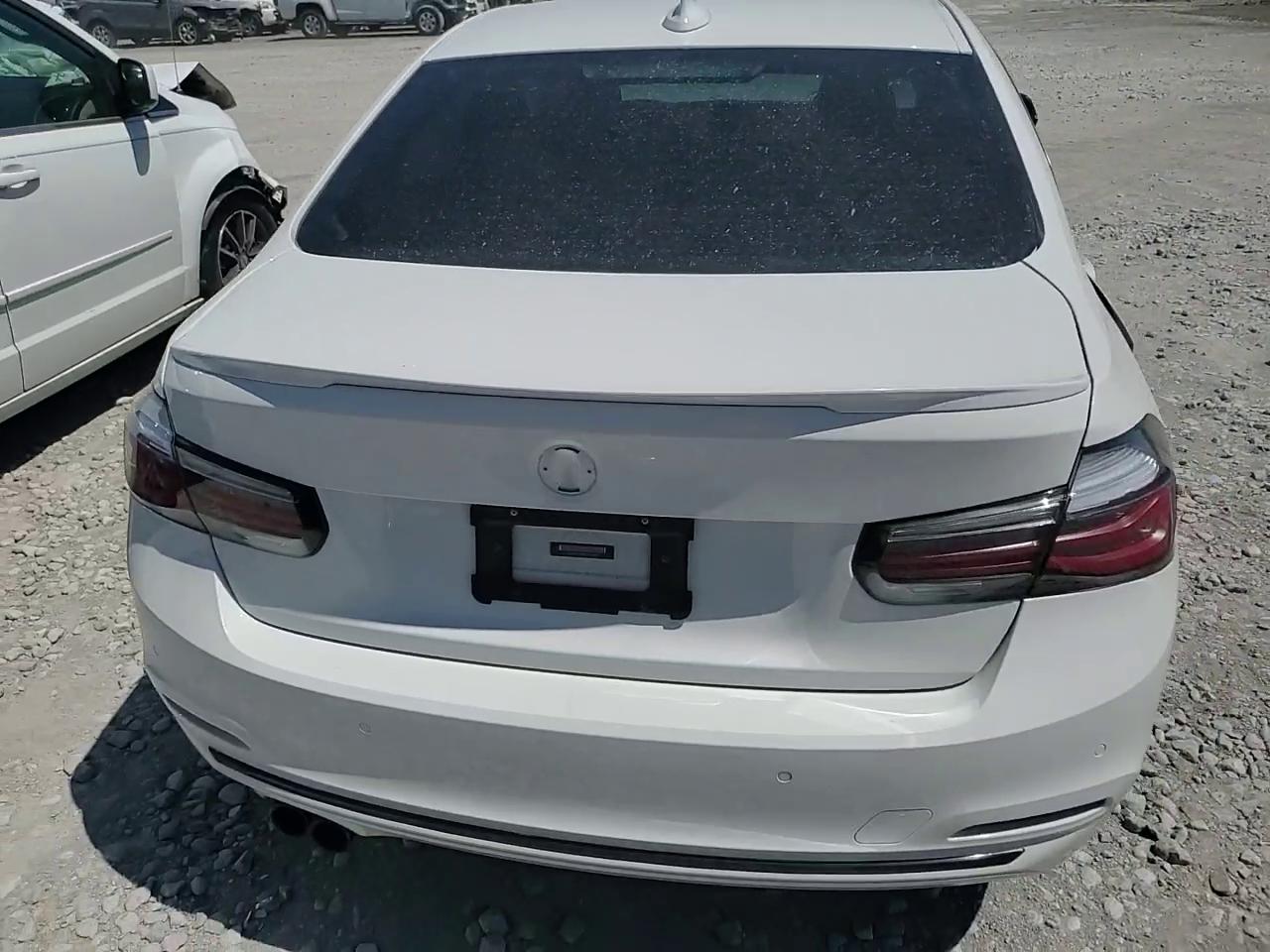 Фото: WBA8D9C33HA003852