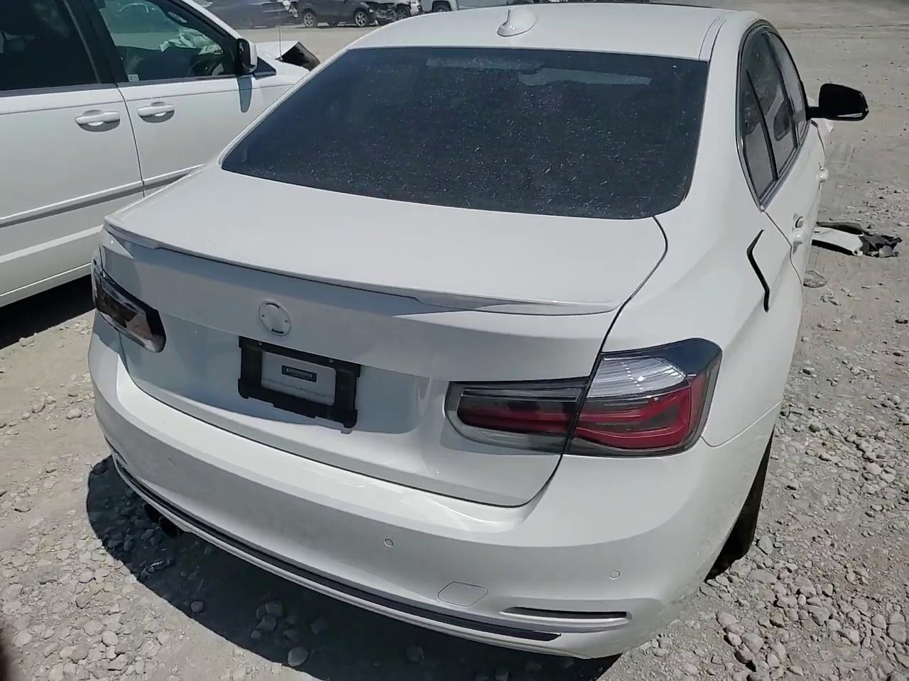 Фото: WBA8D9C33HA003852