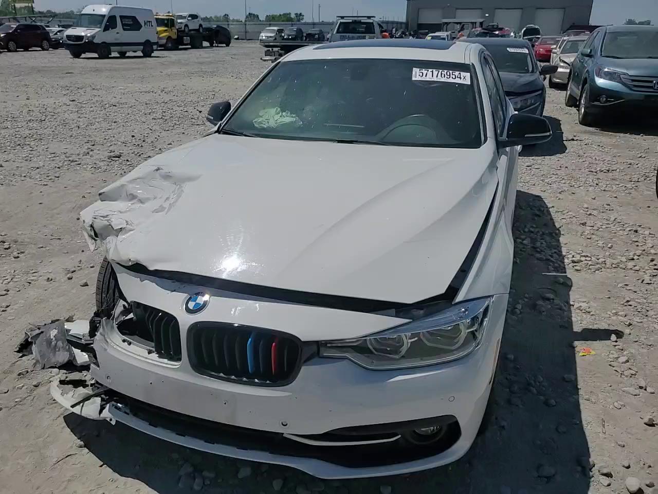 Фото: WBA8D9C33HA003852