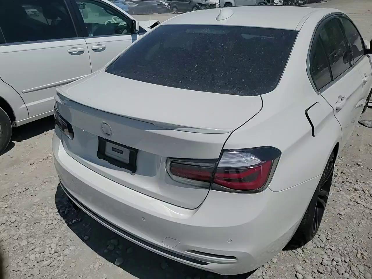 Фото: WBA8D9C33HA003852