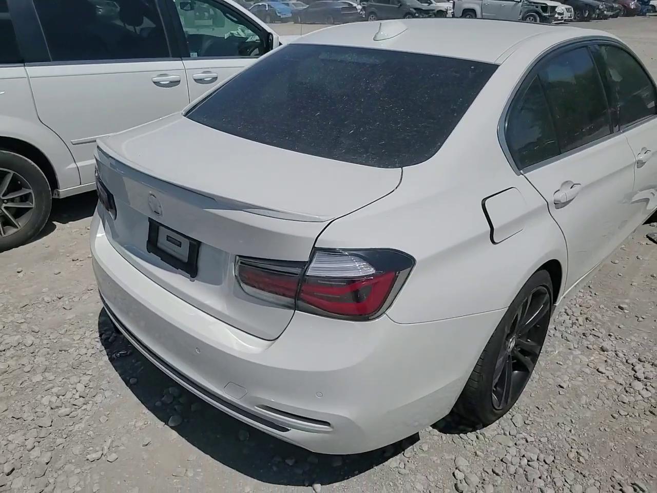 Фото: WBA8D9C33HA003852