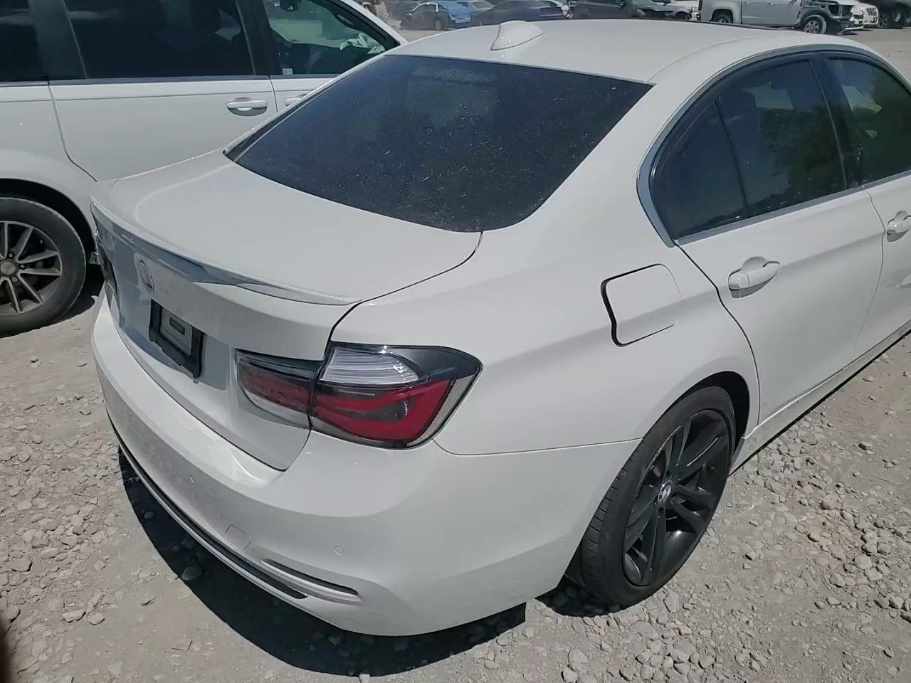 Фото: WBA8D9C33HA003852