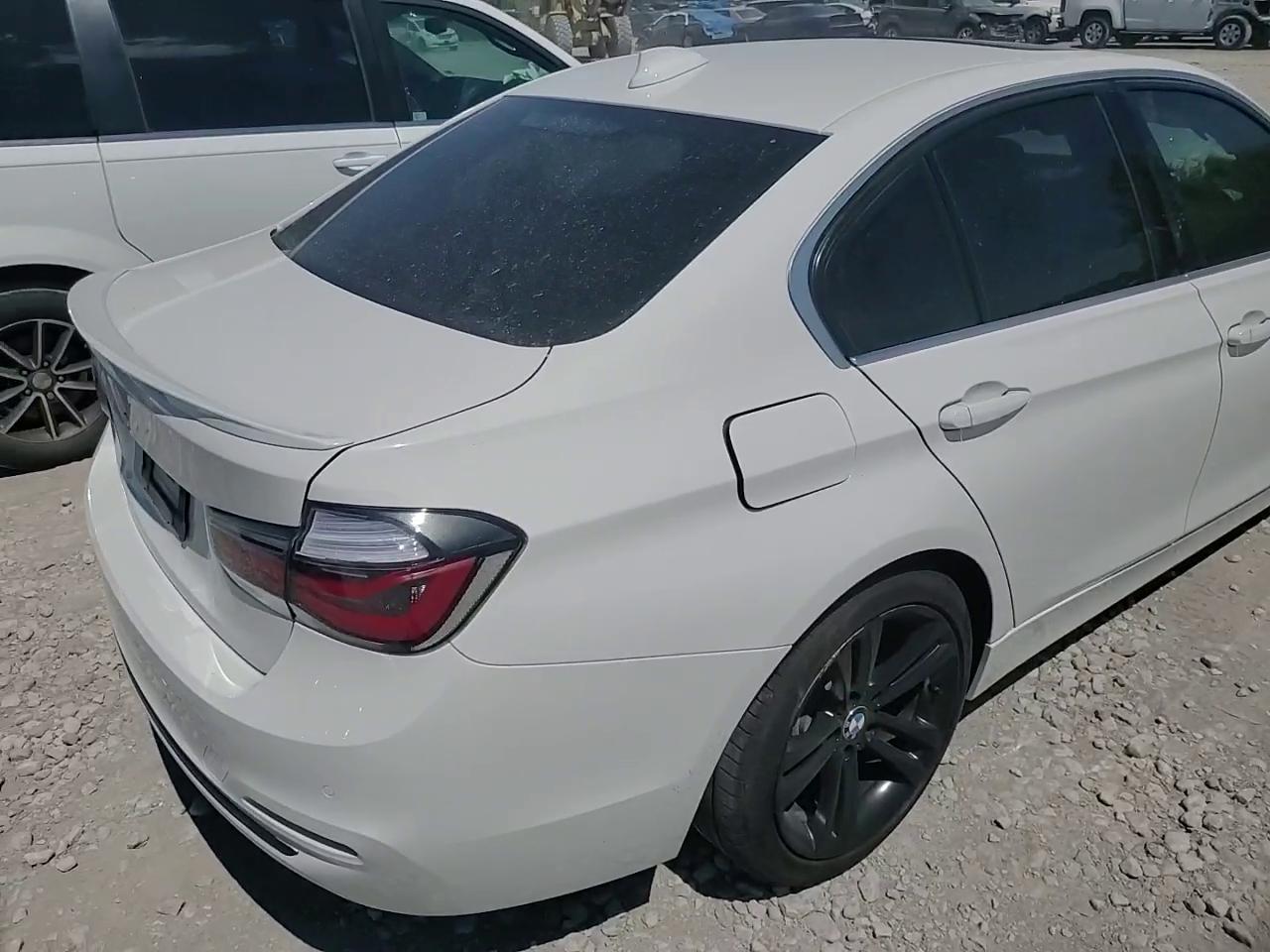 Фото: WBA8D9C33HA003852