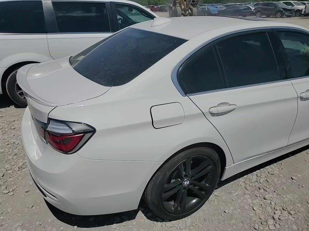 Фото: WBA8D9C33HA003852