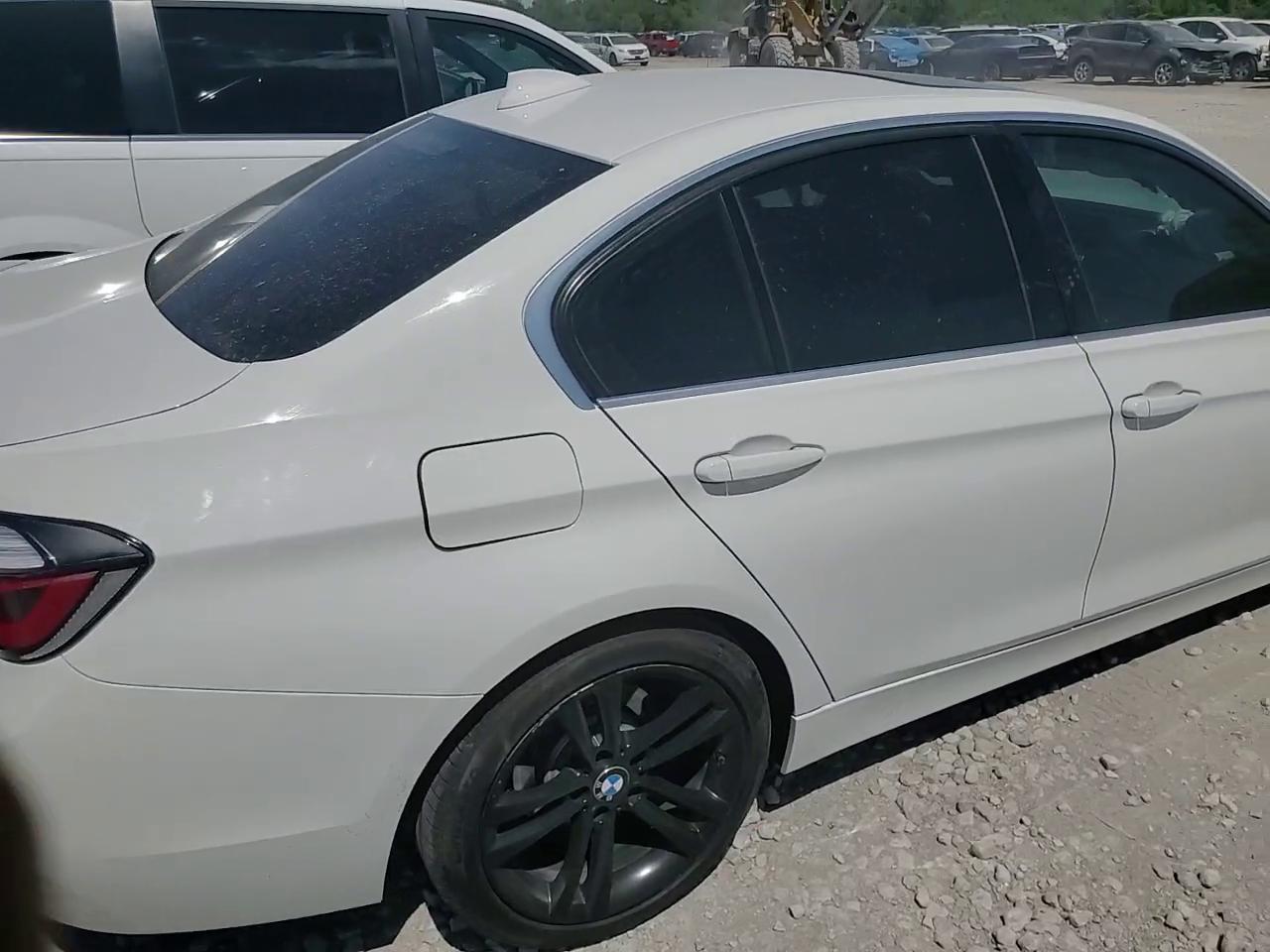 Фото: WBA8D9C33HA003852