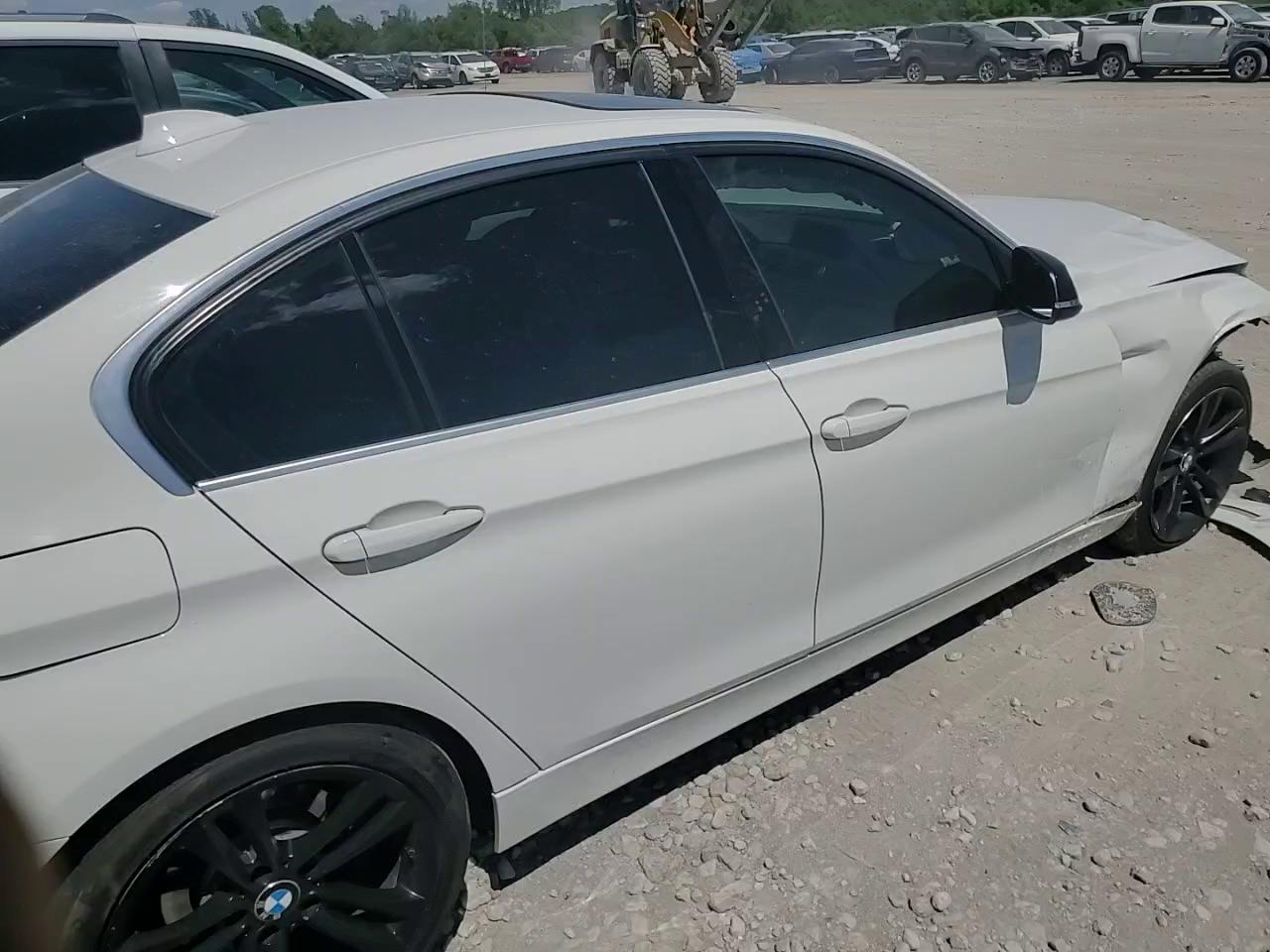 Фото: WBA8D9C33HA003852