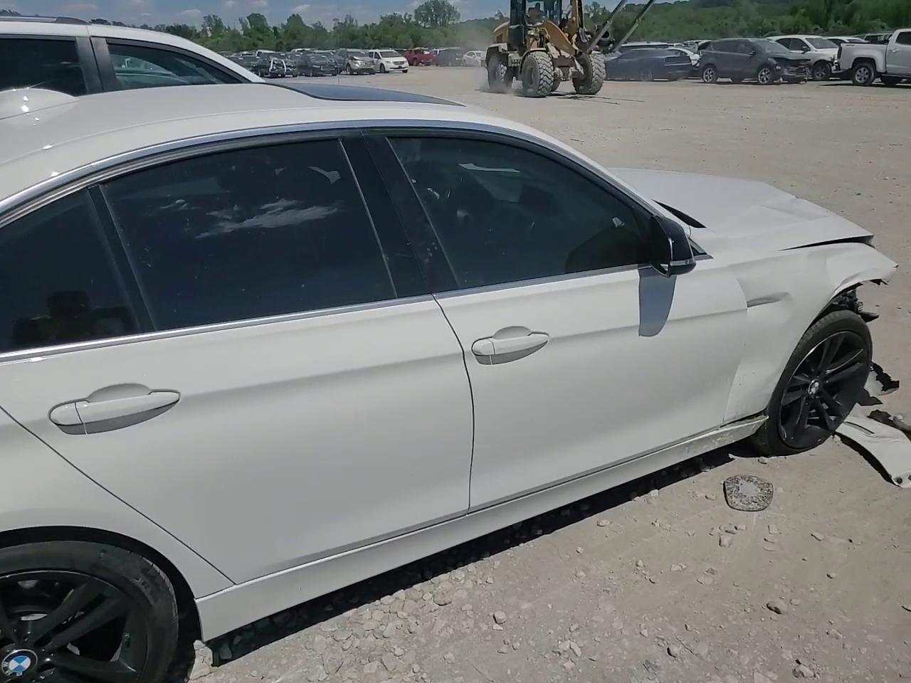 Фото: WBA8D9C33HA003852