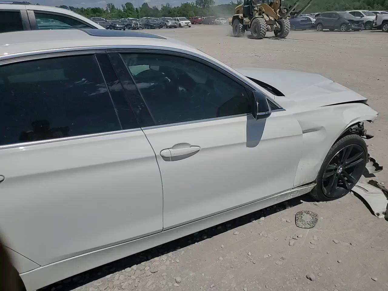 Фото: WBA8D9C33HA003852