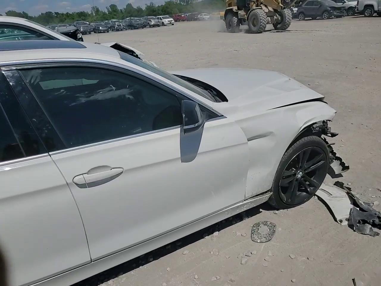 Фото: WBA8D9C33HA003852