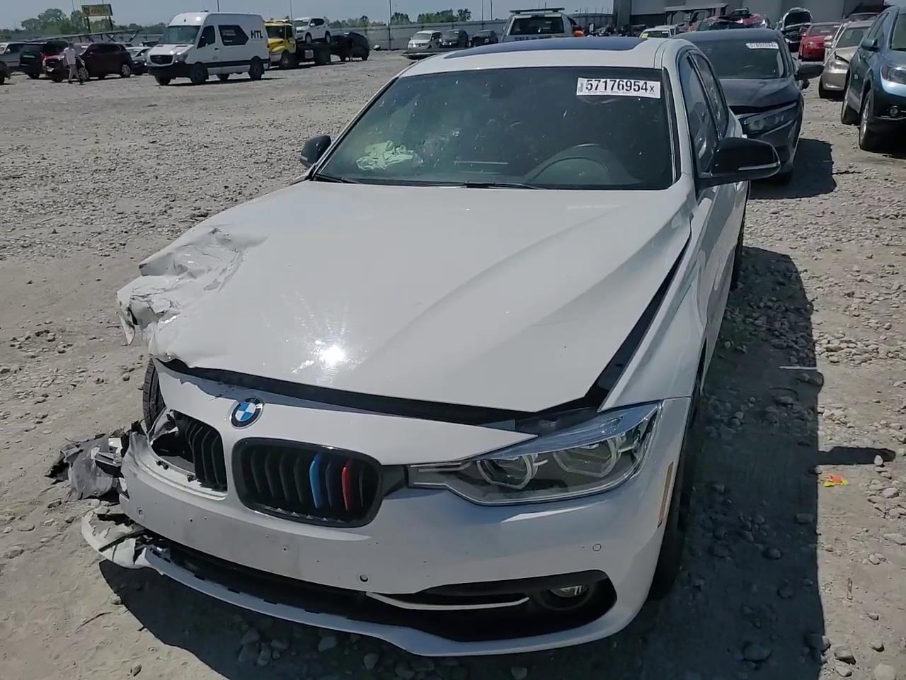 Фото: WBA8D9C33HA003852