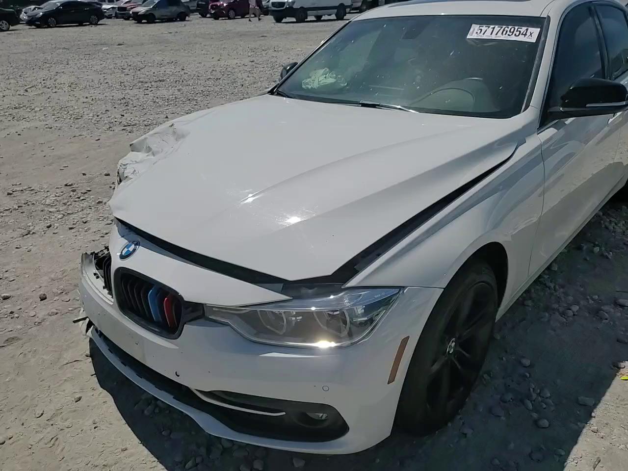 Фото: WBA8D9C33HA003852