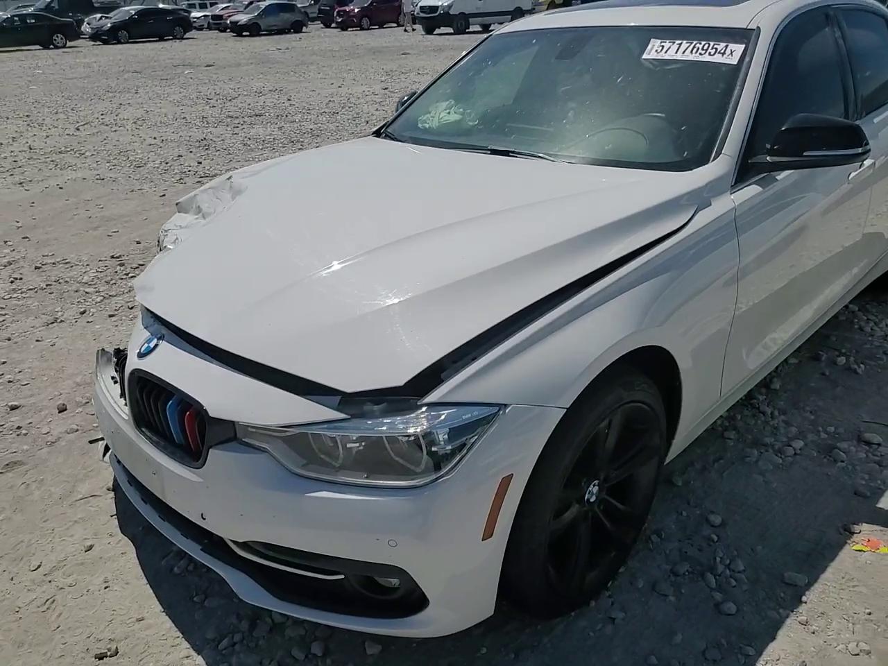 Фото: WBA8D9C33HA003852