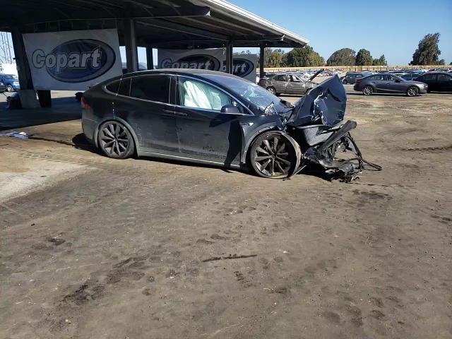2018 Tesla Model X VIN: 5YJXCBE48JF106558 Lot: 58081825