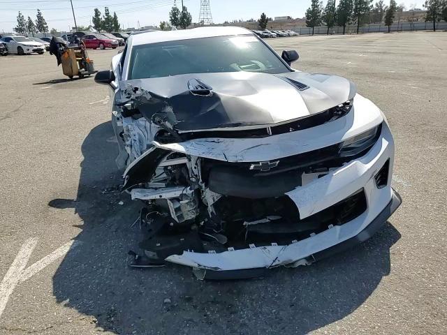 2017 Chevrolet Camaro Ss VIN: 1G1FE1R78H0215003 Lot: 94772215