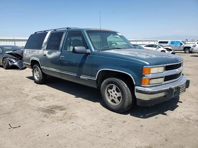 1994 Chevrolet Suburban C1500 VIN: 1GNEC16K9RJ420947 Lot: 55698235