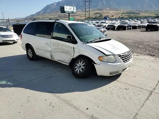 2005 Chrysler Town & Country Touring VIN: 2C4GP54L75R391558 Lot: 58985095
