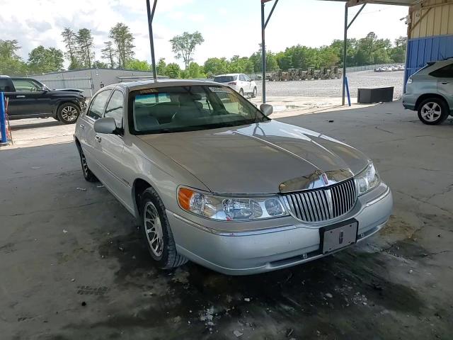 2000 Lincoln Town Car Signature VIN: 1LNHM82W3YY914145 Lot: 56040705