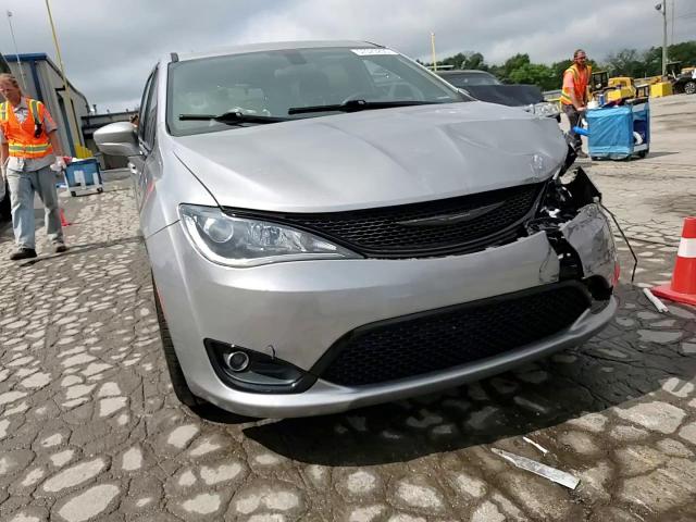 2018 Chrysler Pacifica Touring Plus VIN: 2C4RC1FG8JR358284 Lot: 57070255