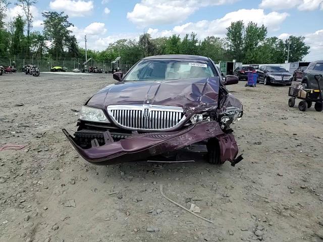 2011 Lincoln Town Car Signature Limited VIN: 2LNBL8CV2BX752093 Lot: 54816505