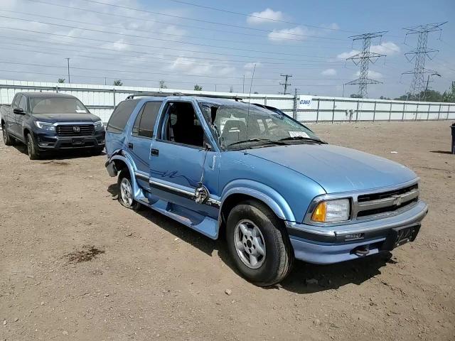 1997 Chevrolet Blazer VIN: 1GNDT13W6V2137154 Lot: 56912355