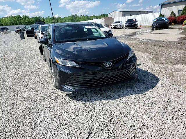 2018 Toyota Camry Le VIN: 4T1B31HK2JU502915 Lot: 57113455