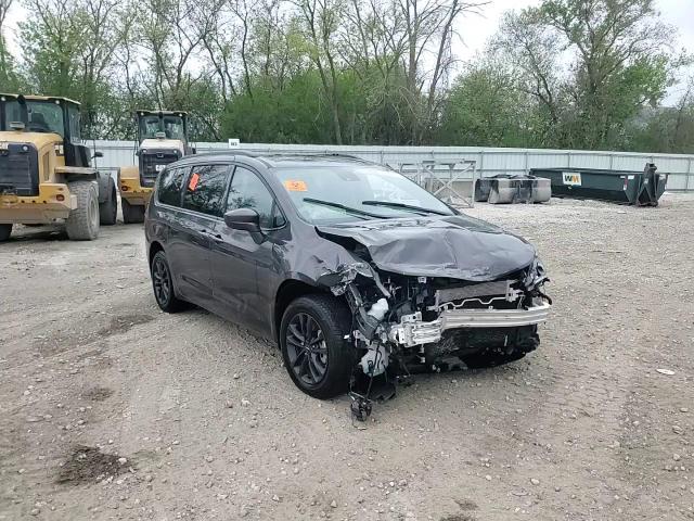 2020 Chrysler Pacifica Touring L VIN: 2C4RC3BG4LR263807 Lot: 56363255